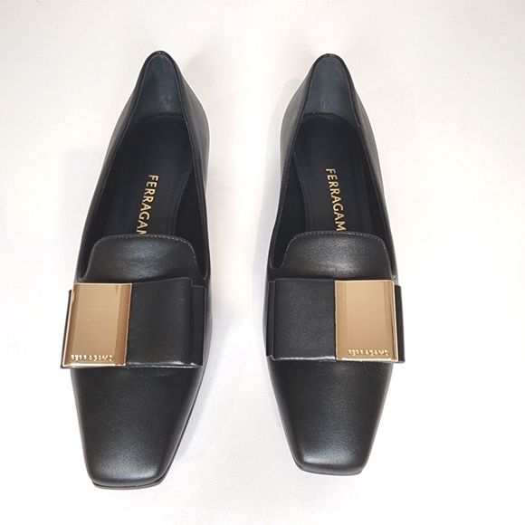 Ferragamo womens leda black leather flat loafers moccasin in size 5.5